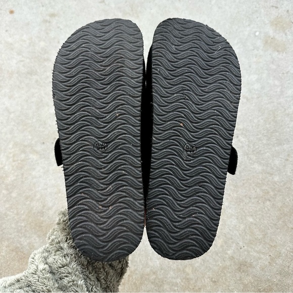 Cushionaire Granola 2 Suede Black Platform Clog Women’s Size 9 W - Picture 11 of 13